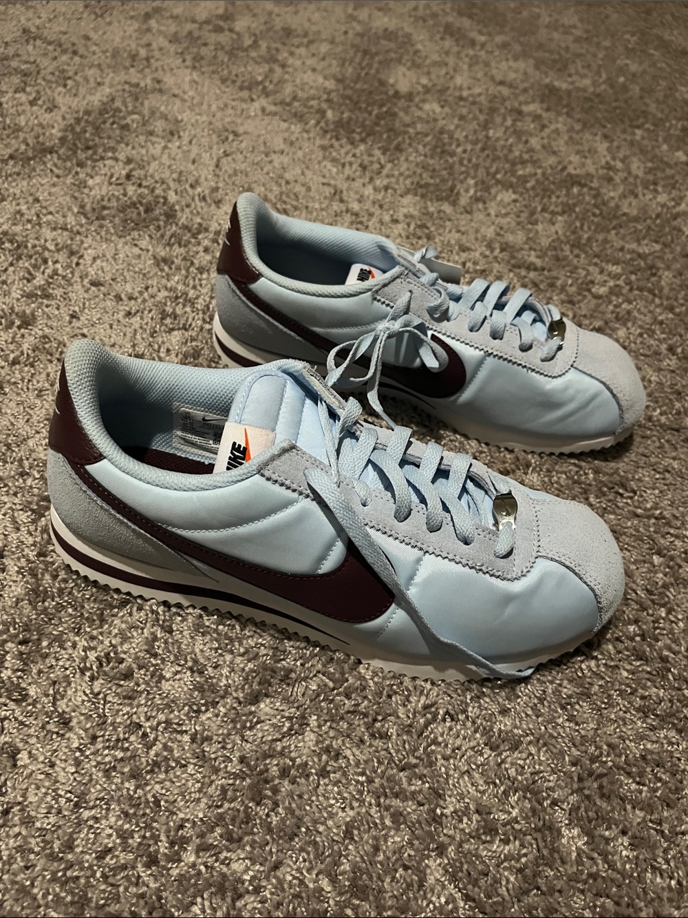 Nike Light Blue Women's Sneakers with Burgundy Swoosh